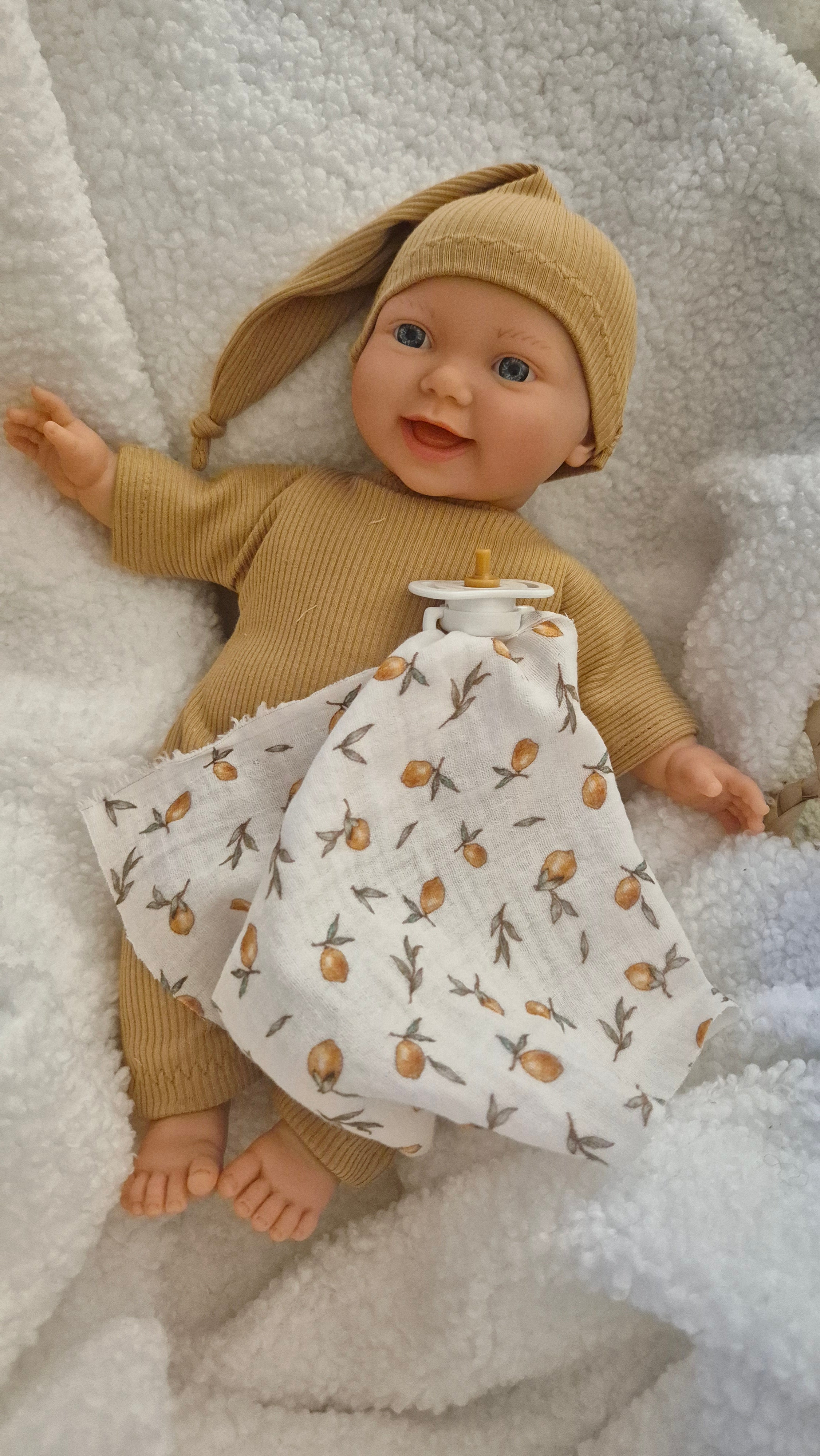 Coffret Poupon avec pyjama et doudou citron - poupon 30 - 32 cm