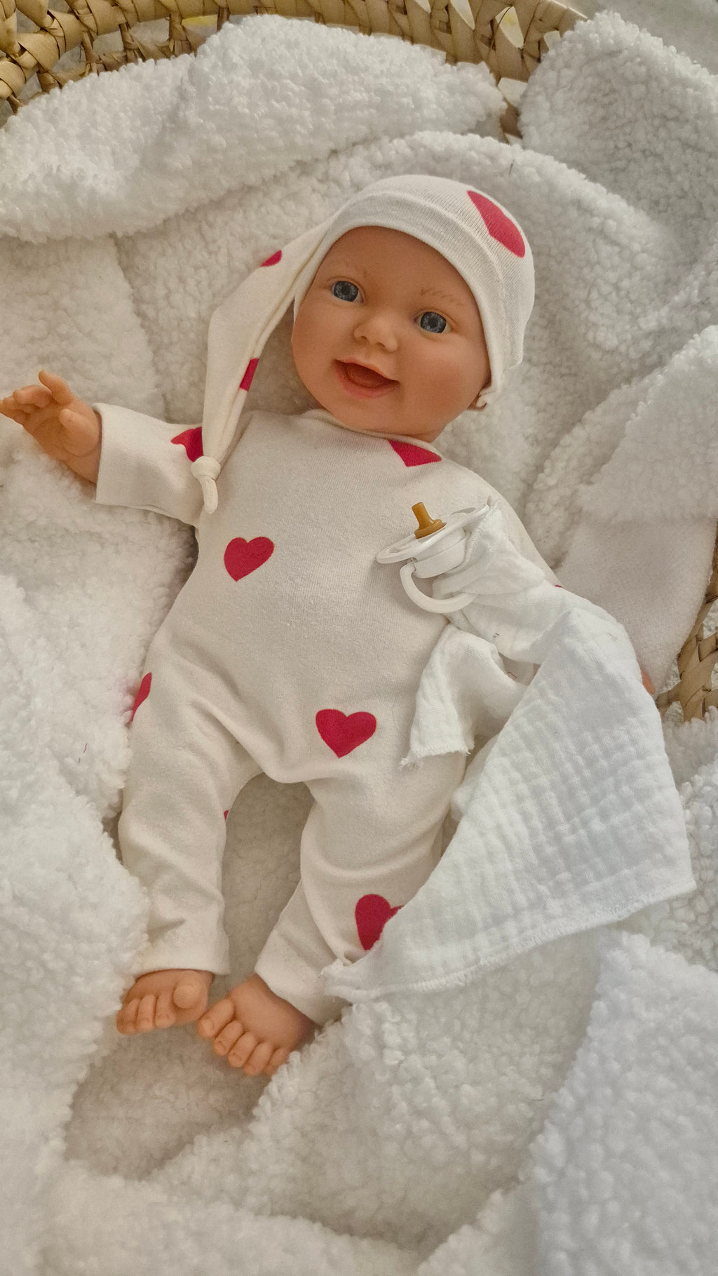 Coffret Poupon avec pyjama coeur rouge - poupon 30 - 32 cm